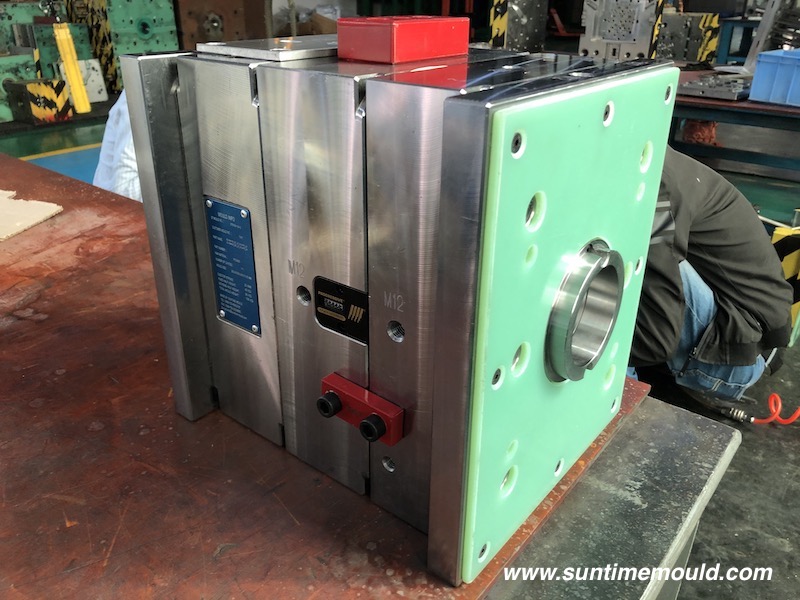 5 Injection mold type based on US SP1-SPE standard